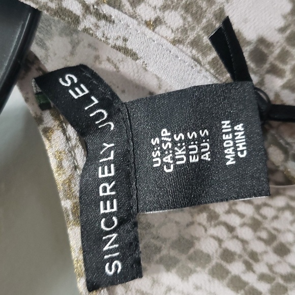 Sincerely Jules NWT Taupe, Brown and Gold Shimmer Ruffled Puff Sleeve Blouse - Picture 6 of 7